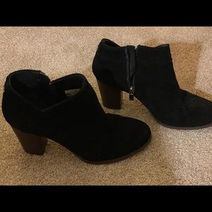 Kookaburra by UGG short heel boots. Size 9